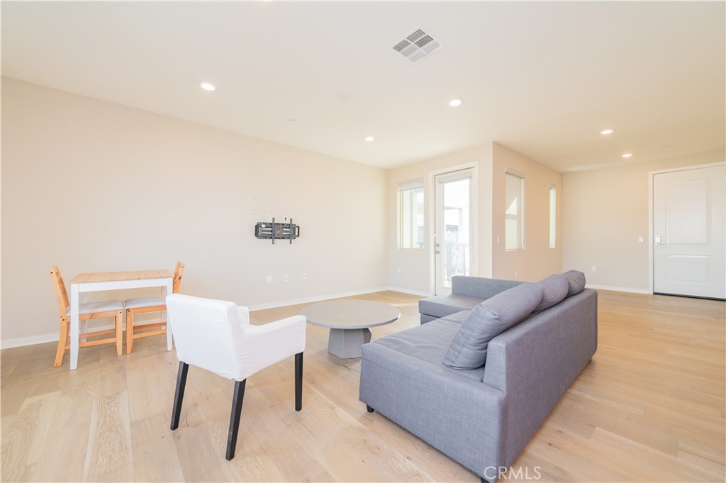 MLS #OC25261122 image #10