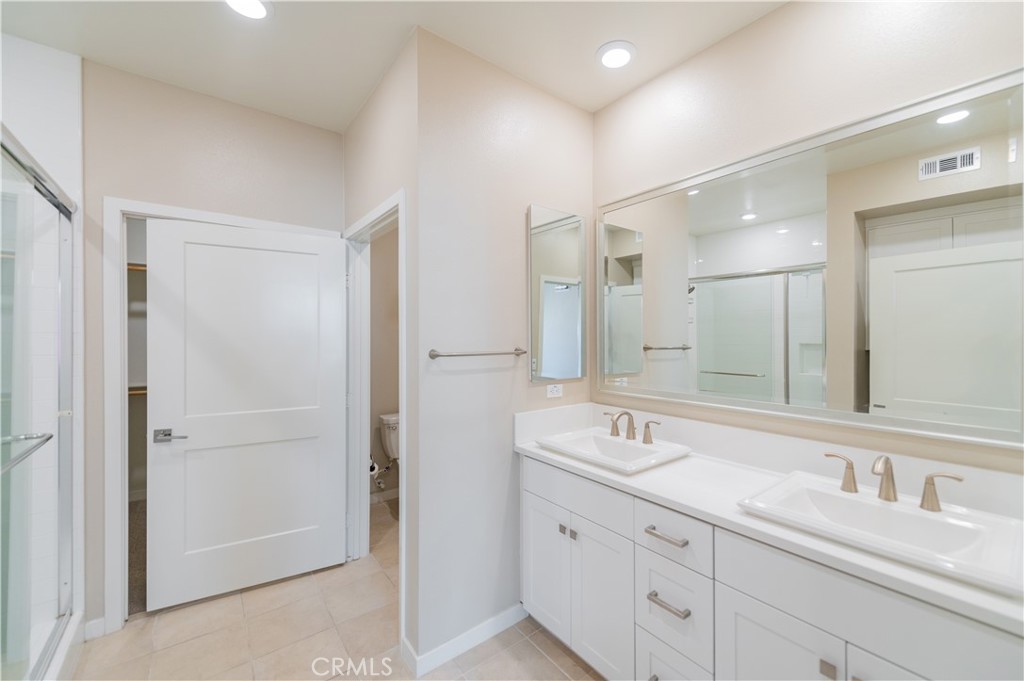 MLS #OC25261122 image #19