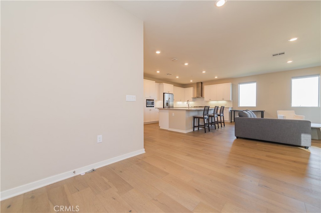 MLS #OC25261122 image #4