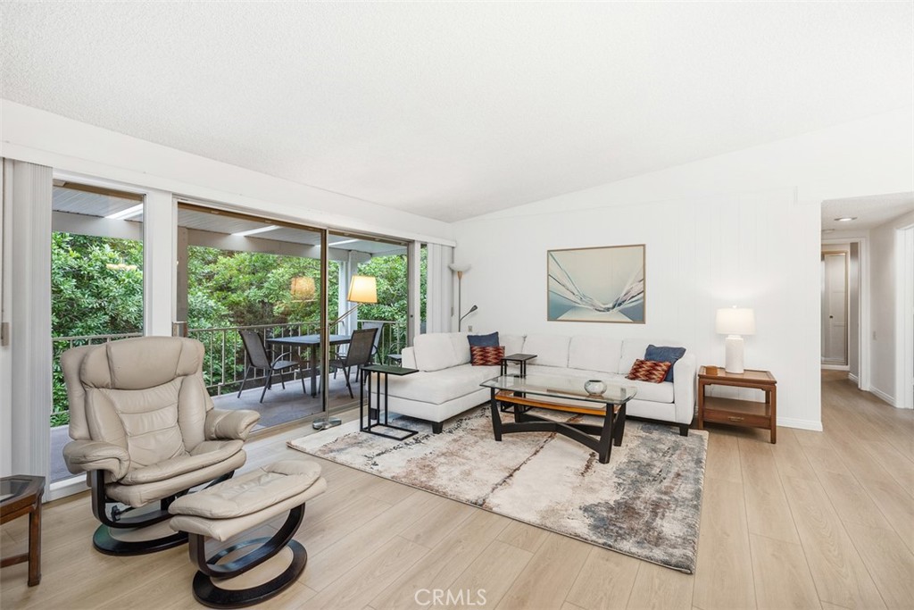 MLS #OC25261142 image #1