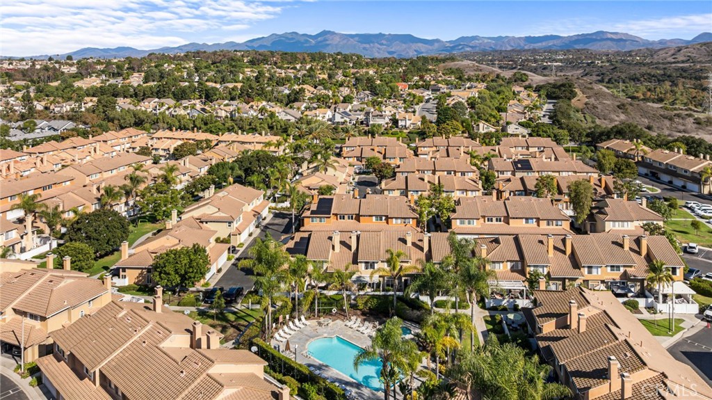 MLS #OC25261179 image #38