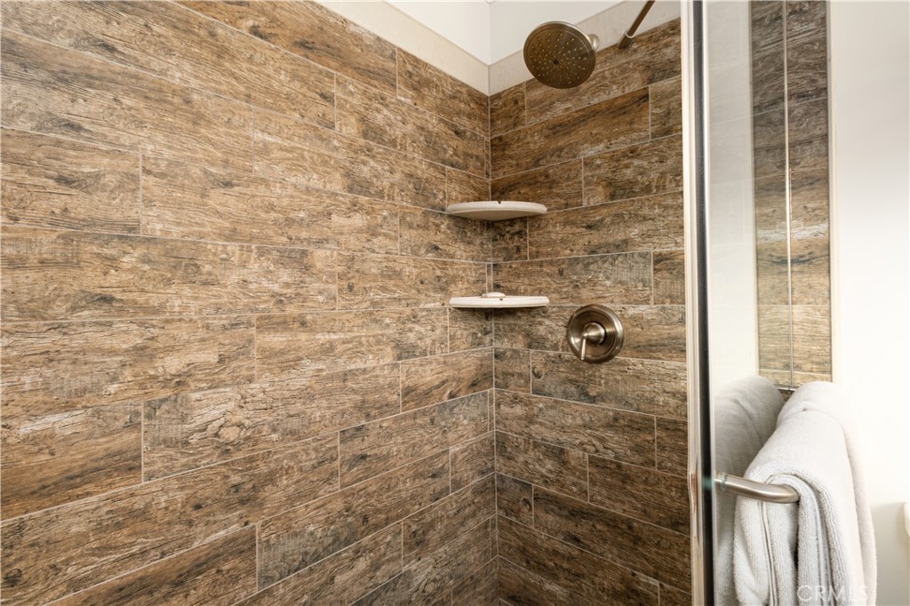 MLS #OC25261205 image #23