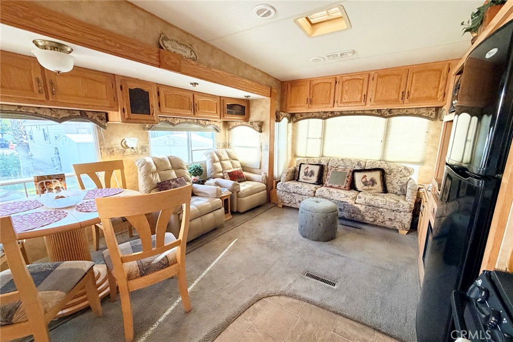 MLS #OC25261222 image #5