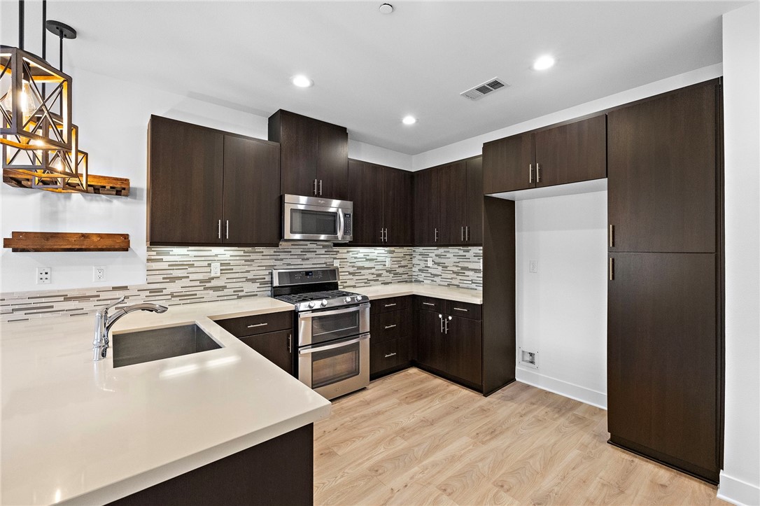 MLS #OC25261230 image #9