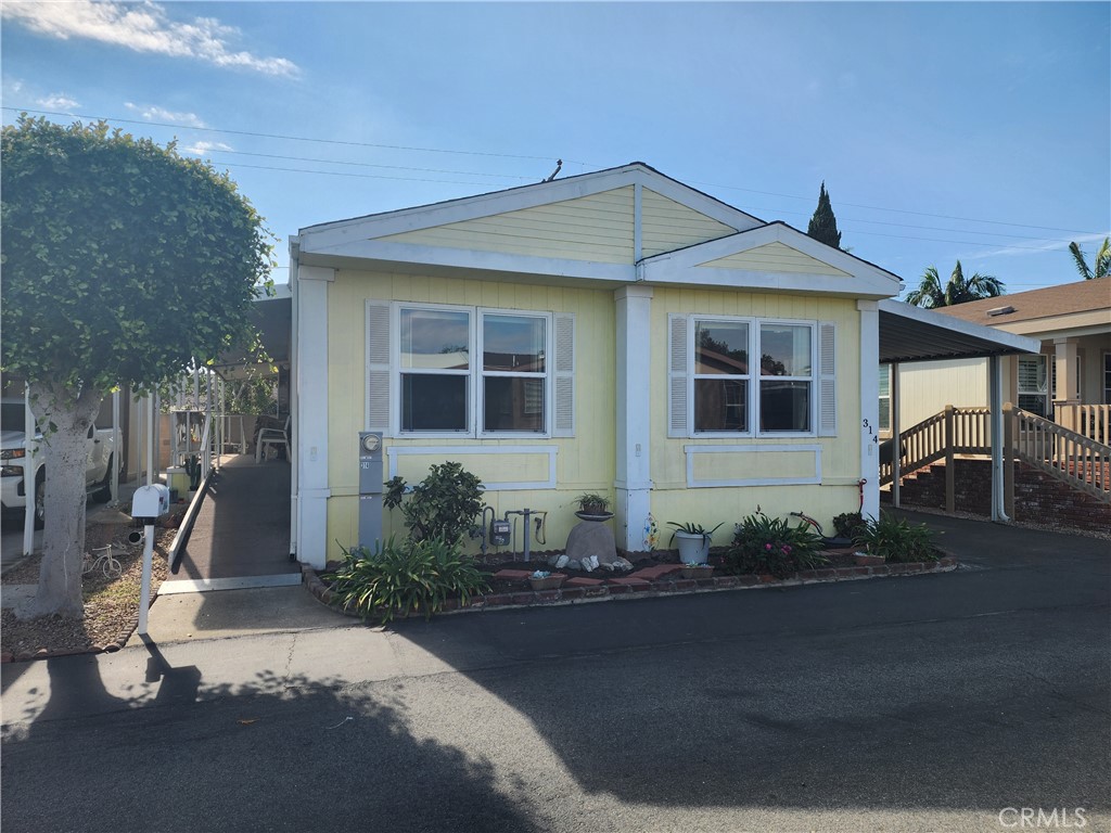 MLS #OC25261243 image #1