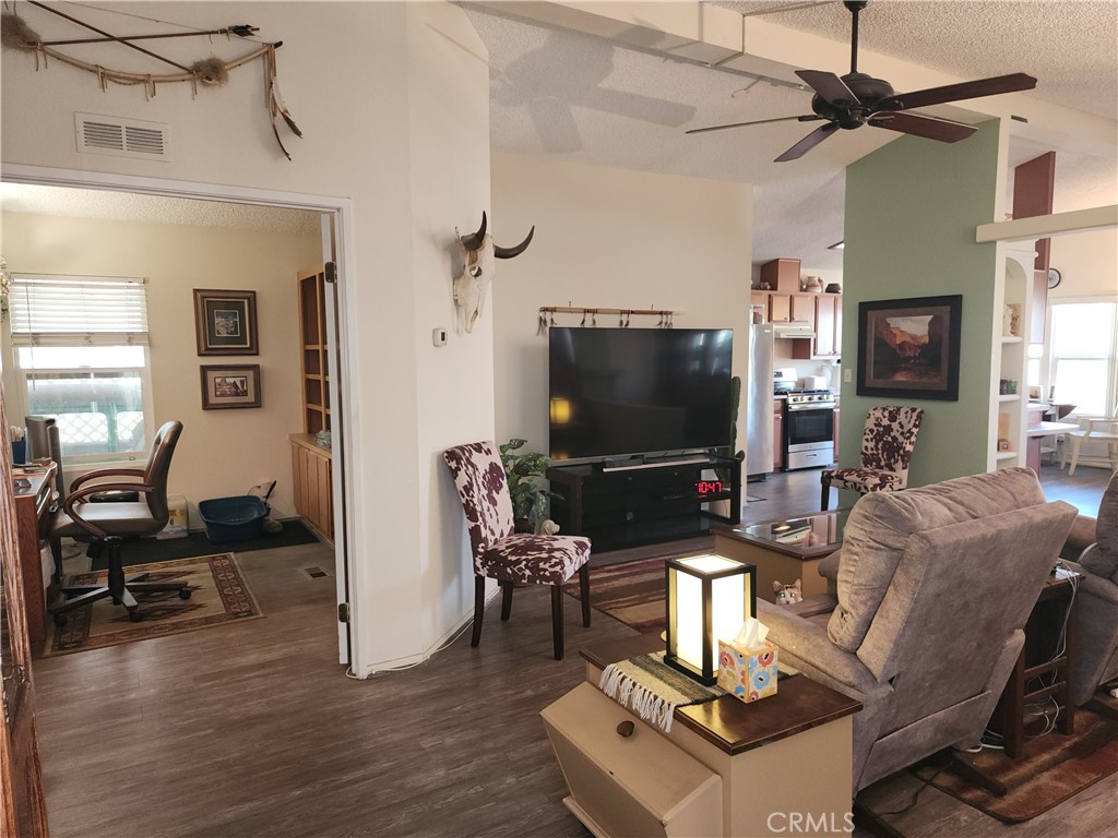 MLS #OC25261243 image #9