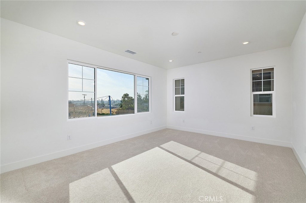 MLS #OC25261309 image #10