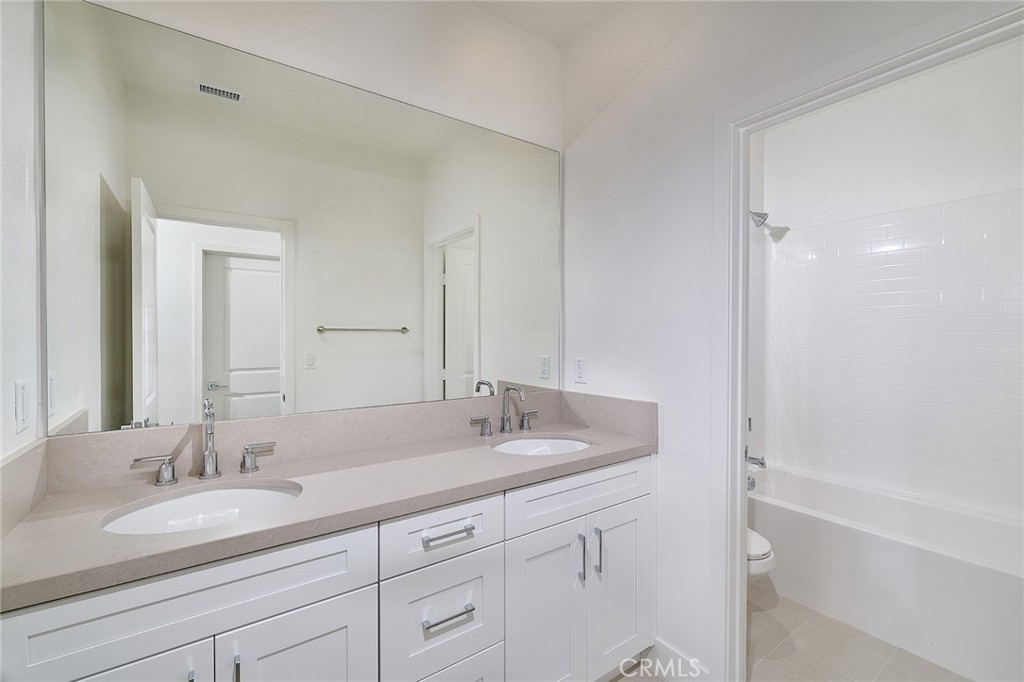 MLS #OC25261309 image #13