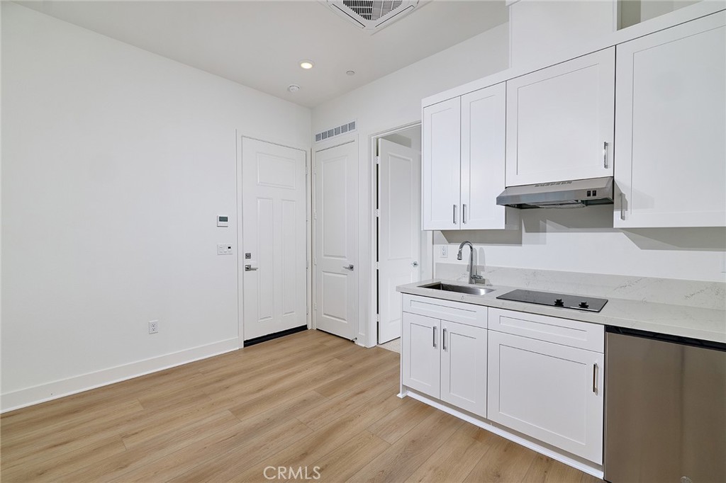 MLS #OC25261309 image #16