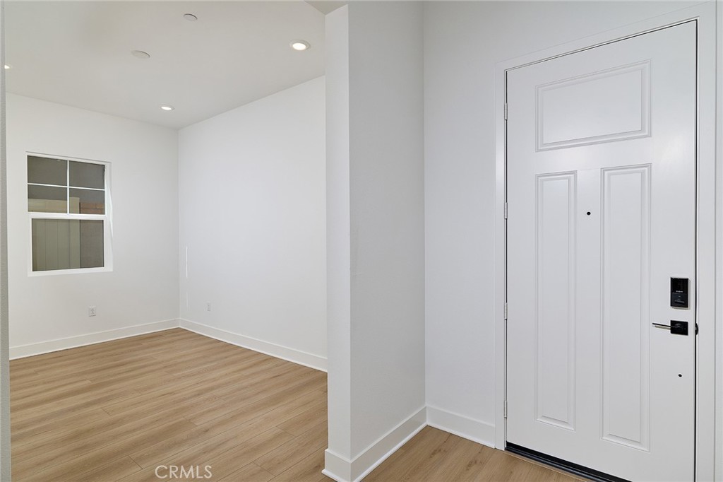 MLS #OC25261309 image #4