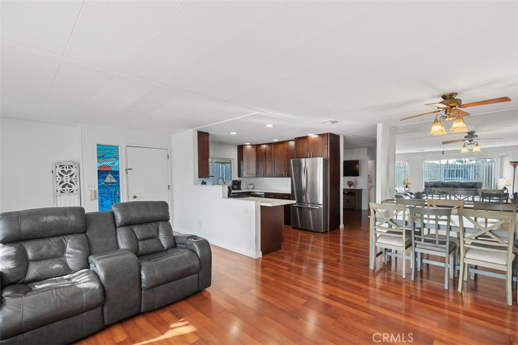 MLS #OC25261326 image #1