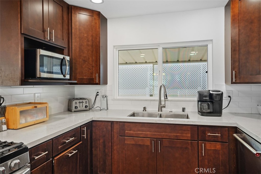 MLS #OC25261326 image #5