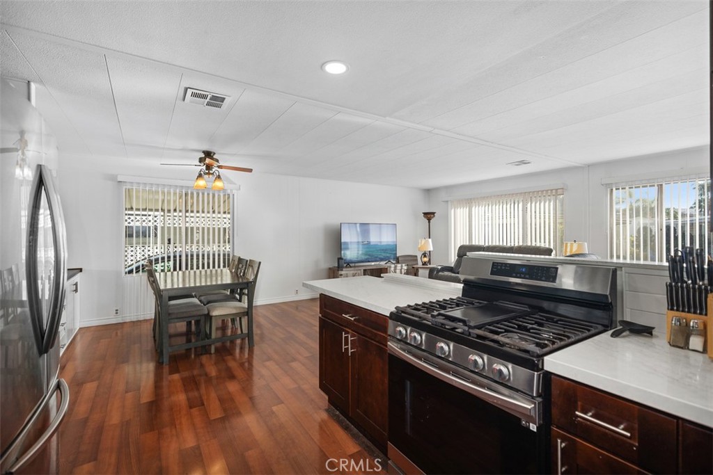 MLS #OC25261326 image #6