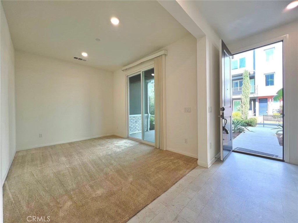 MLS #OC25261351 image #1