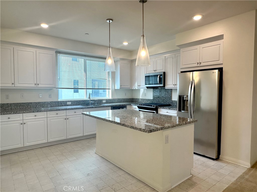 MLS #OC25261351 image #2