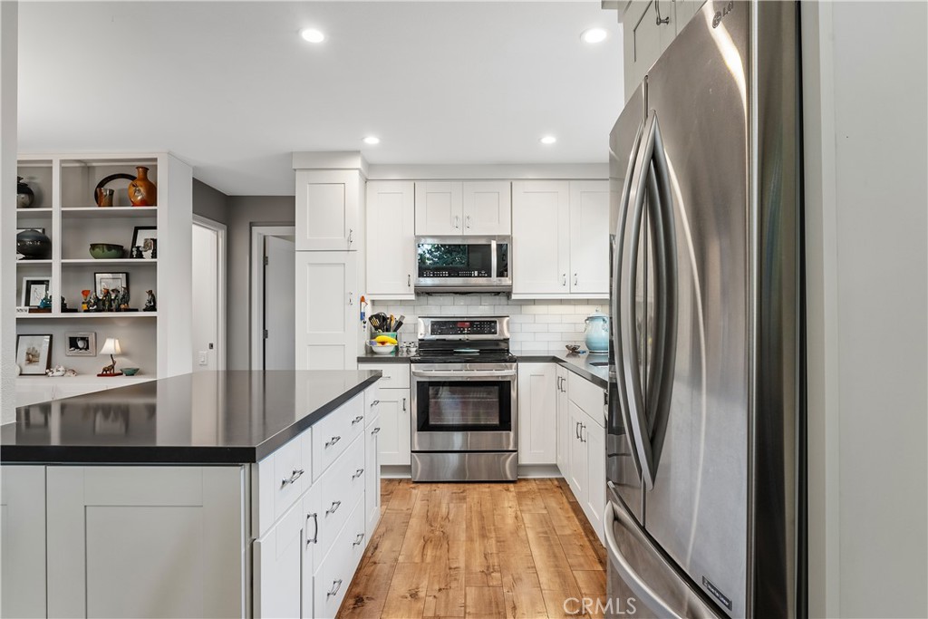 MLS #OC25261360 image #9