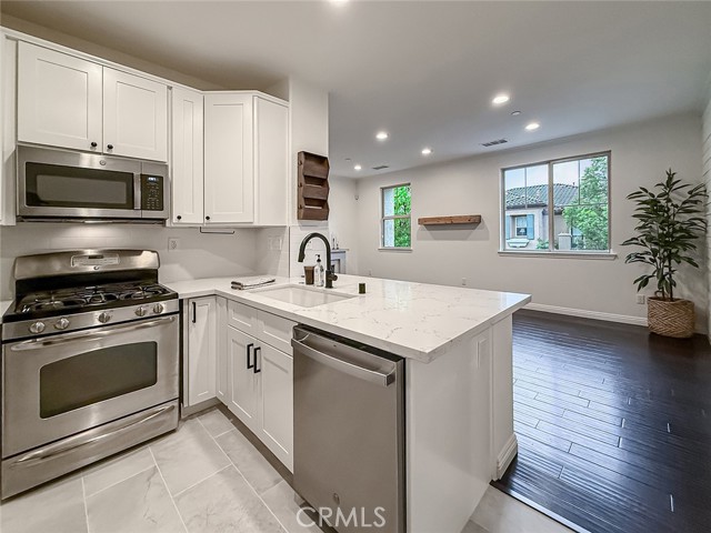 MLS #OC25261393 image #11