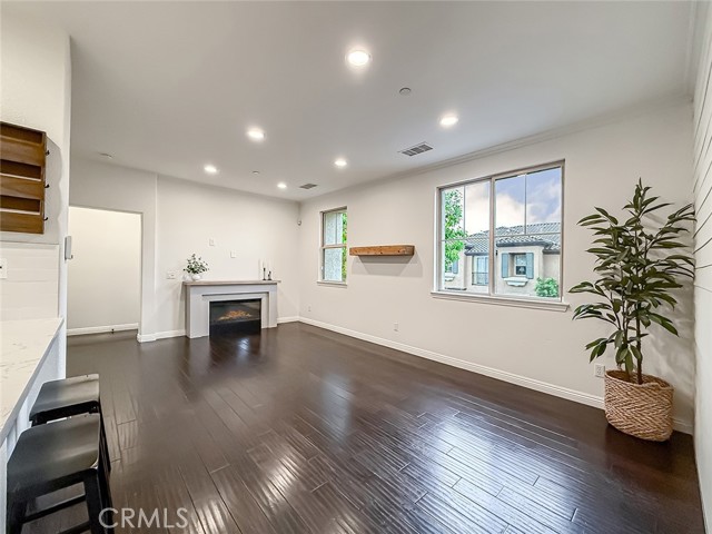 MLS #OC25261393 image #8