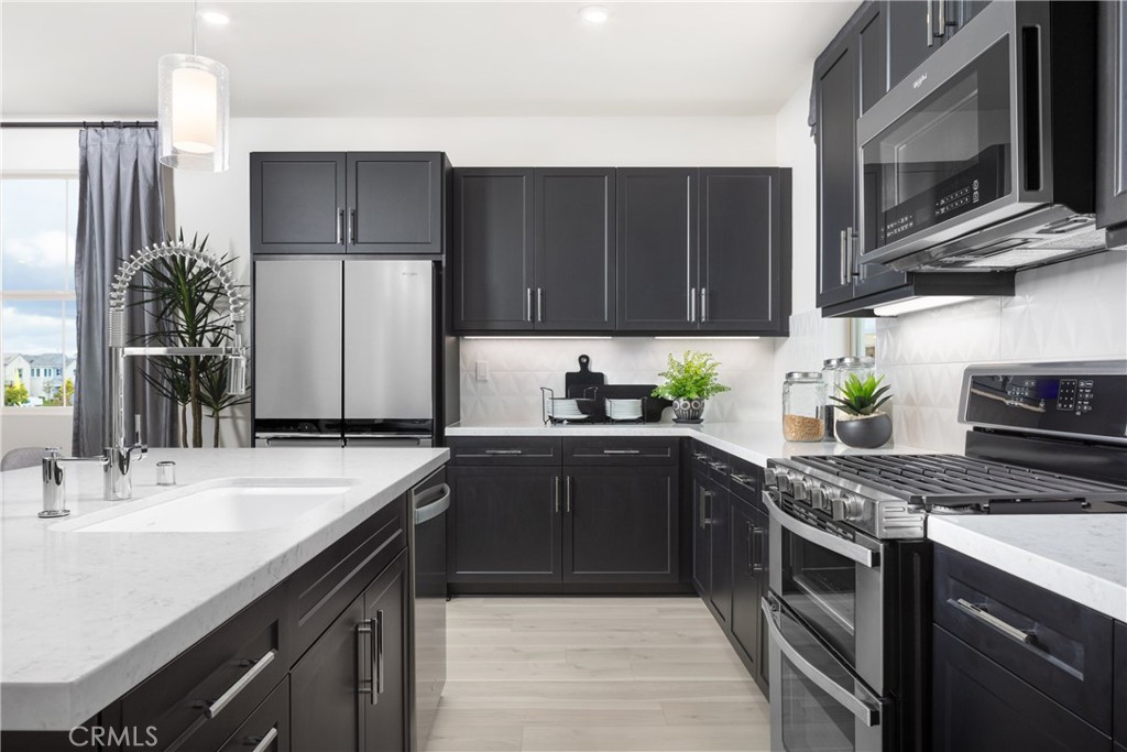 MLS #OC25261403 image #3