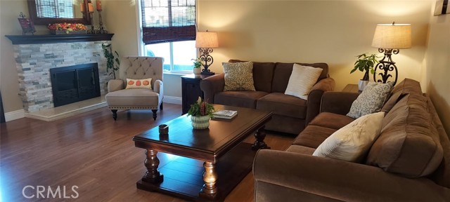 MLS #OC25261417 image #1