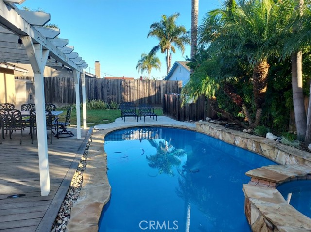 MLS #OC25261417 image #9