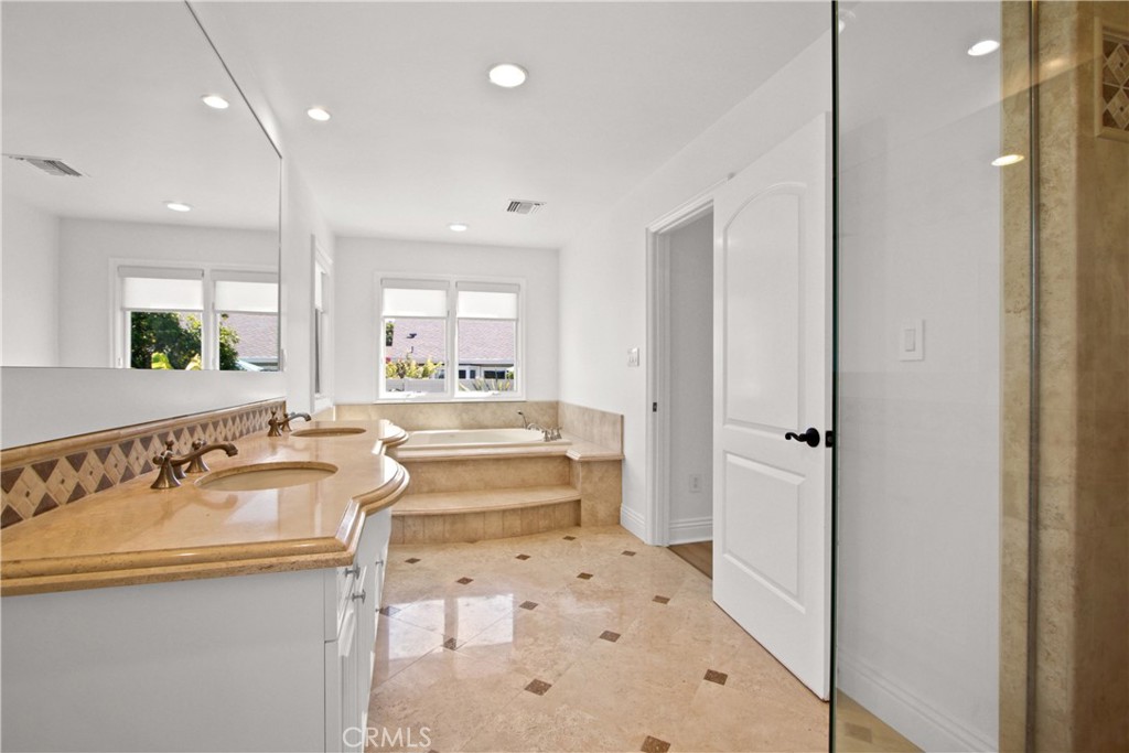 MLS #OC25261426 image #13