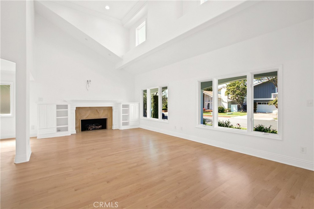 MLS #OC25261426 image #2