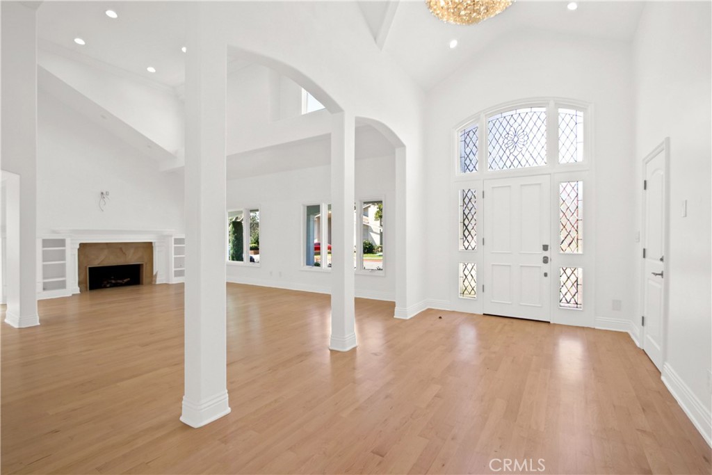 MLS #OC25261426 image #4