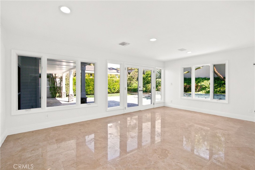 MLS #OC25261426 image #5