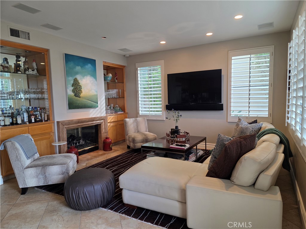 MLS #OC25261490 image #9