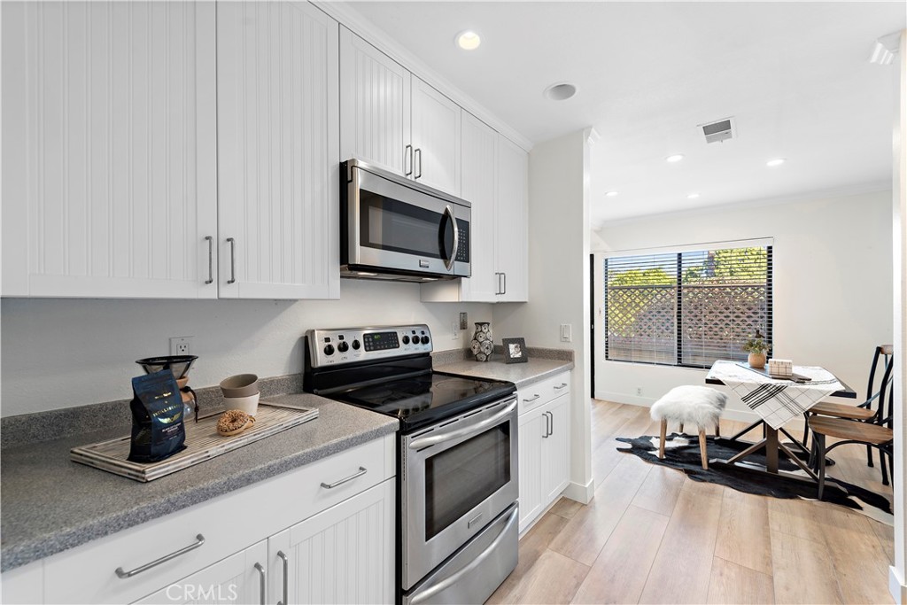 MLS #OC25261496 image #9