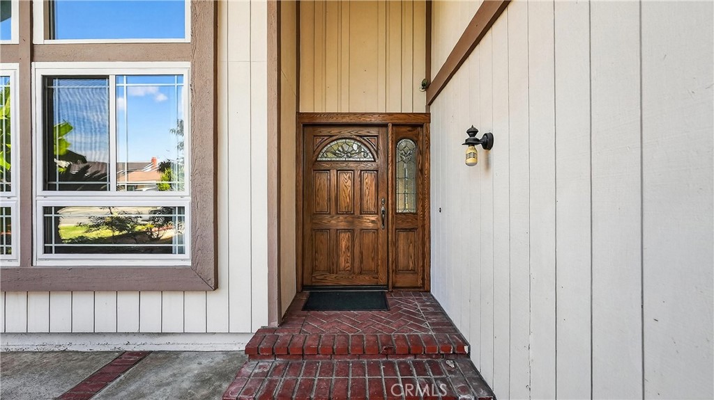 MLS #OC25261507 image #1