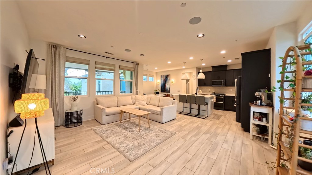 MLS #OC25261514 image #0