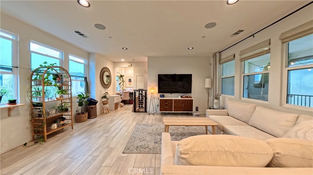 MLS #OC25261514 image #2