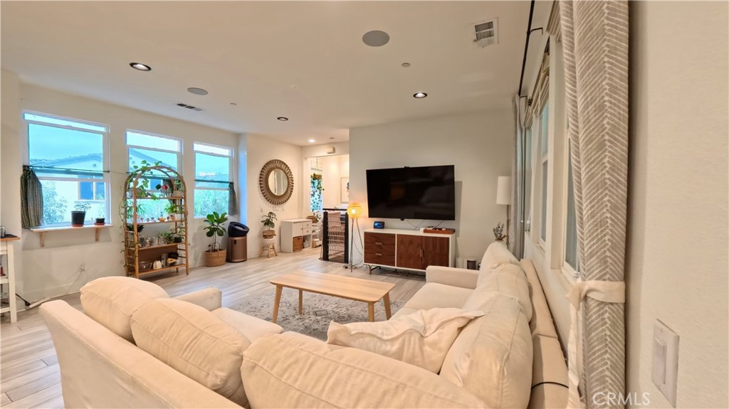 MLS #OC25261514 image #3