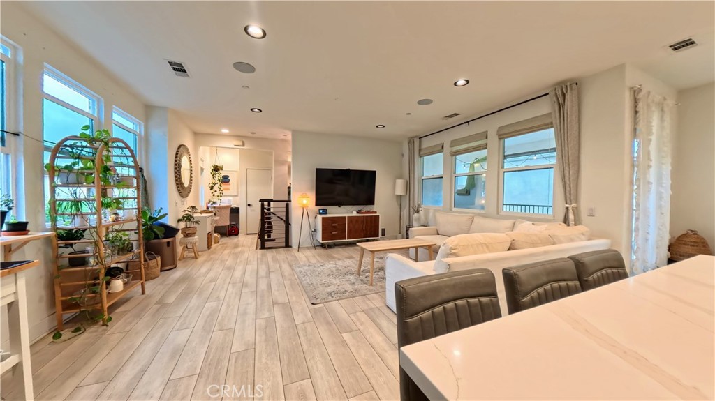 MLS #OC25261514 image #4