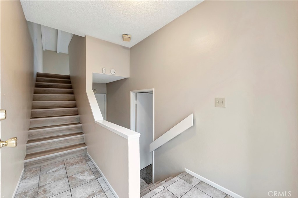 MLS #OC25261522 image #1