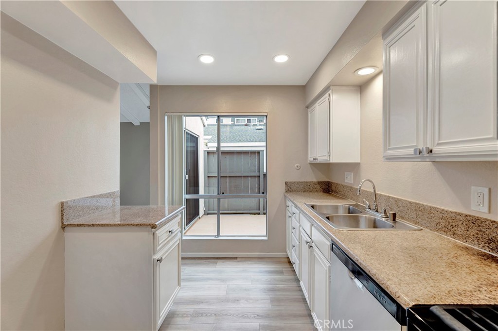 MLS #OC25261522 image #9