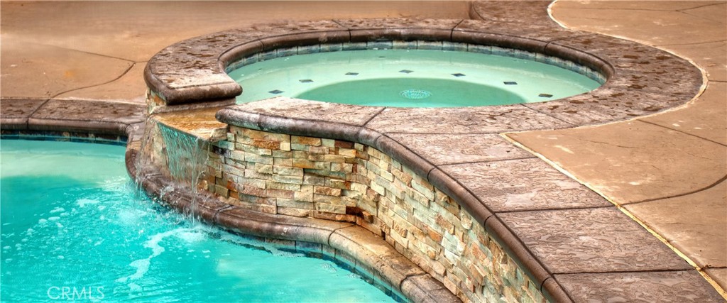 MLS #OC25261580 image #1