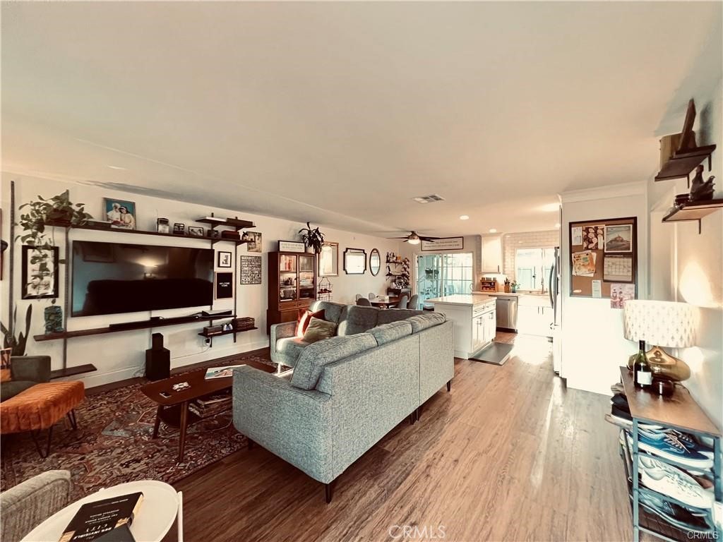 MLS #OC25261619 image #3