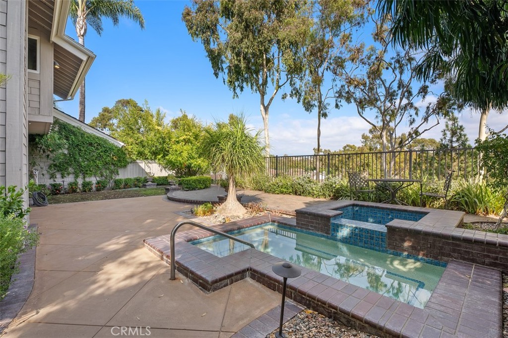 MLS #OC25261647 image #1