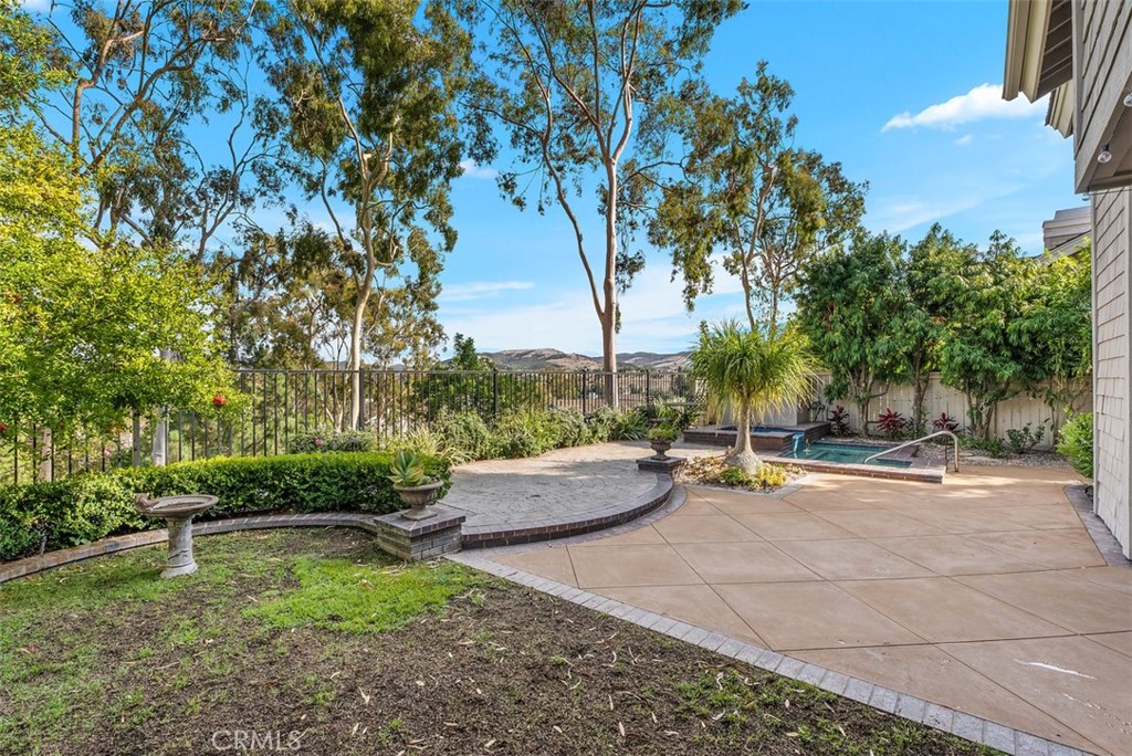 MLS #OC25261647 image #2