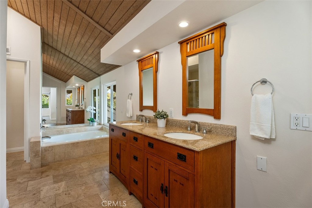 MLS #OC25261647 image #24