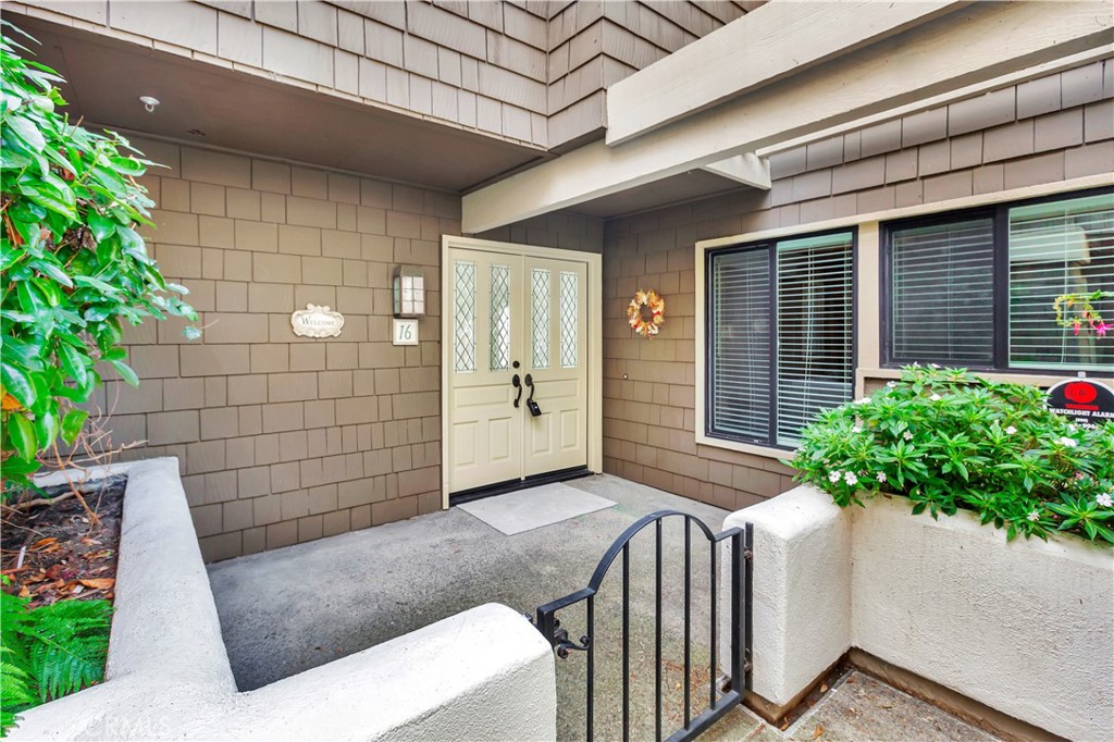 MLS #OC25261680 image #1