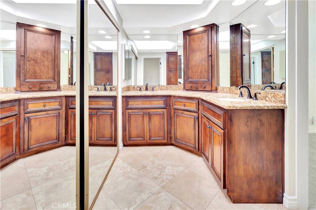 MLS #OC25261680 image #21