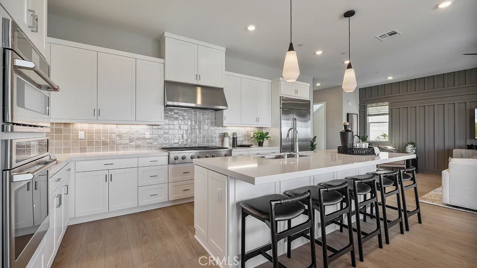 MLS #OC25261684 image #1