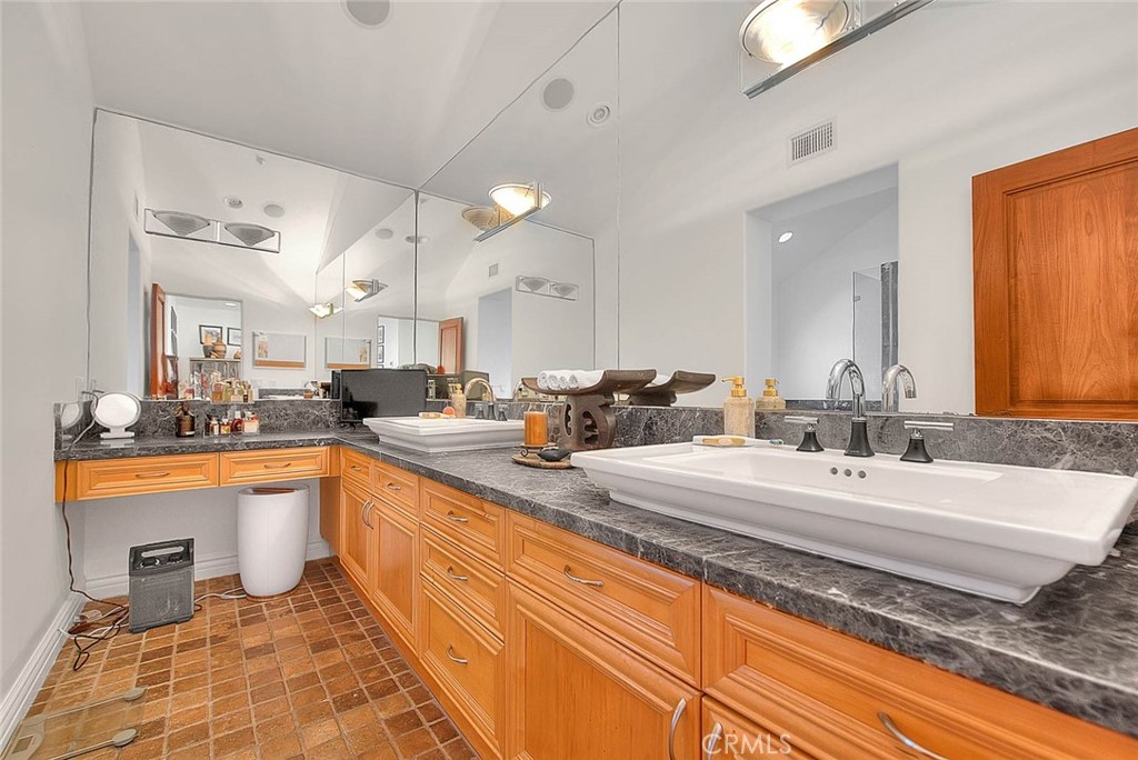 MLS #OC25261757 image #33