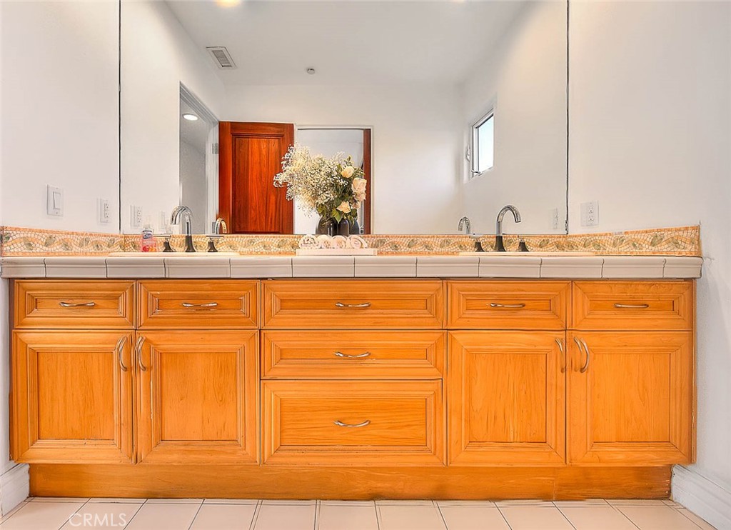 MLS #OC25261757 image #39