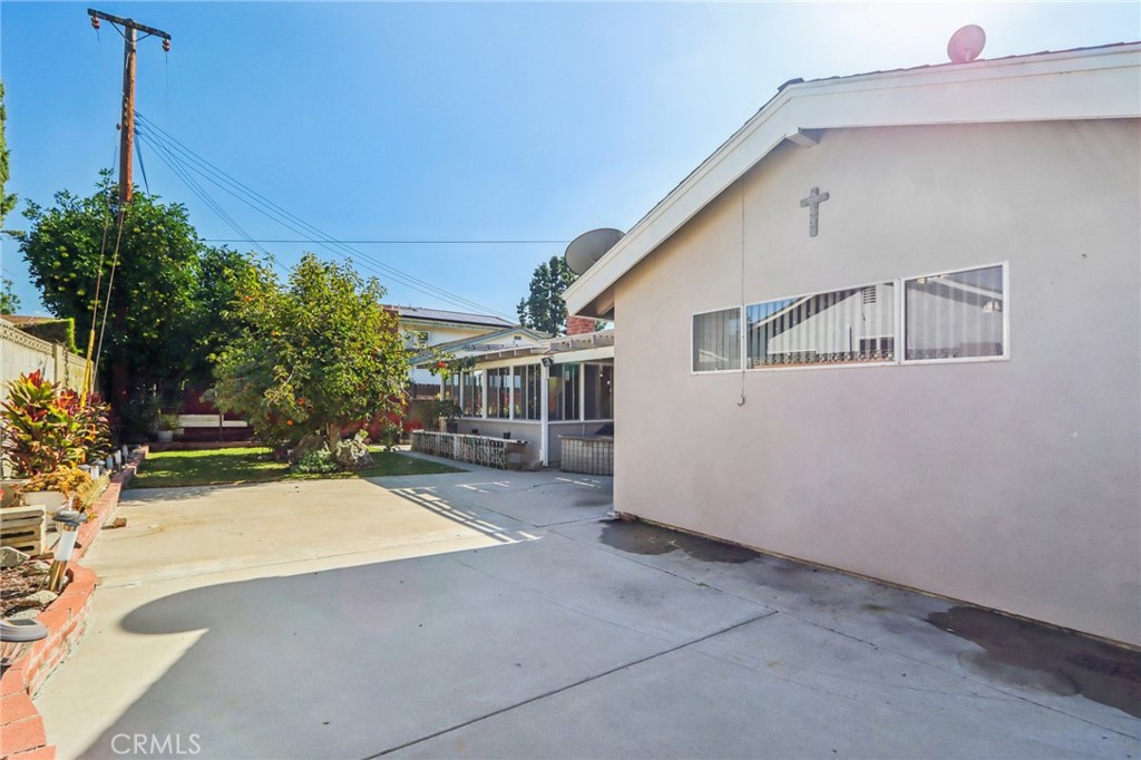 MLS #OC25261845 image #12