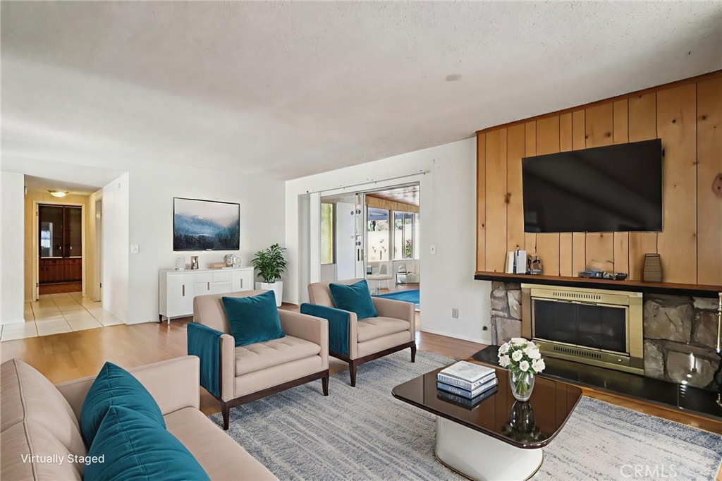 MLS #OC25261845 image #4